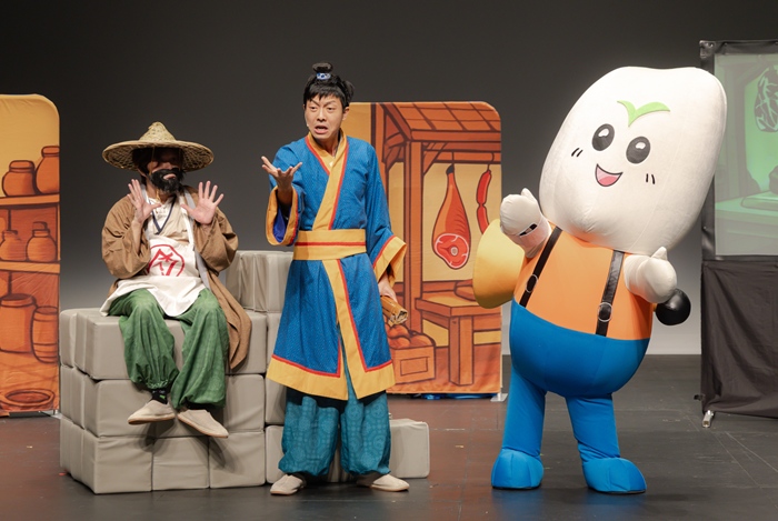 學校互動教育巡迴劇場《孟母三遷．咪吸煙》 無煙代言人「咪點我」穿越時空以古喻今 教育兒童遠離煙害 為健康做出正確選擇